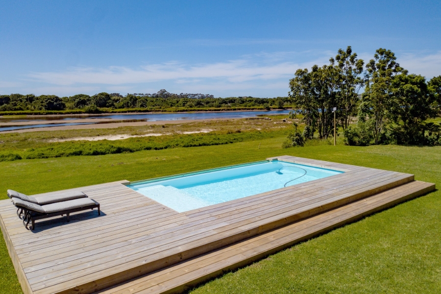 4 Bedroom Property for Sale in Keurboomstrand Western Cape